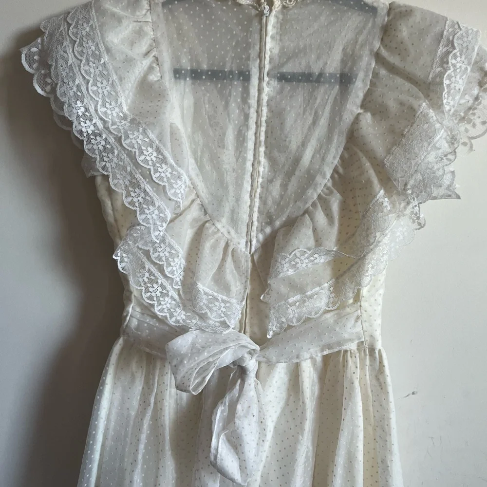 Vintage JCPenney Ivory Lace Wedding Dress - size 7/8 - Picture 10 of 16